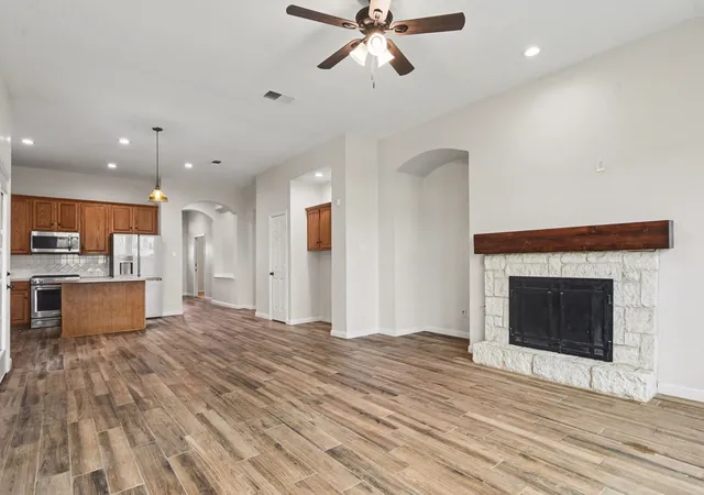 Photo 4 of Sale Pending at 2510 Daybreak Dr, Rockwall, TX 75032 | MLS# 21237933 | Listing updated on 2026-09-10