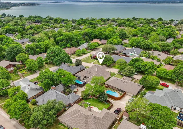 Photo 3 of Single family home for sale at 711 Ridgeview Dr, Rockwall, TX 75087 | MLS# 21238945 | Listing updated on 2026-09-19