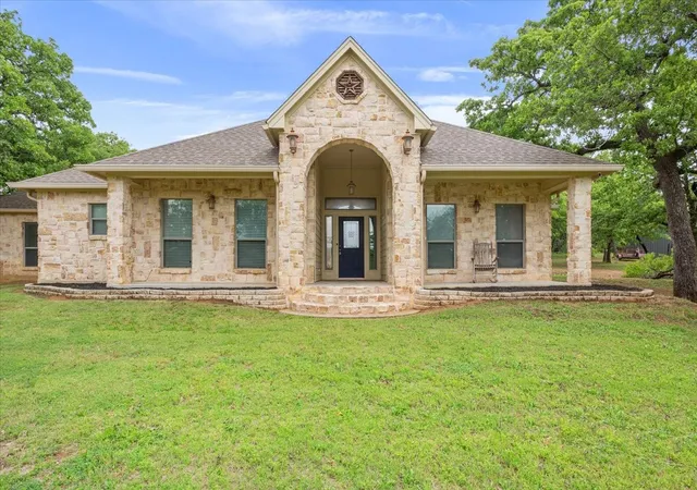 Photo 3 of Sale Pending at 140 Oak Ridge Loop, Whitney, TX 76692 | MLS# 21237385 | Listing updated on 2026-08-02