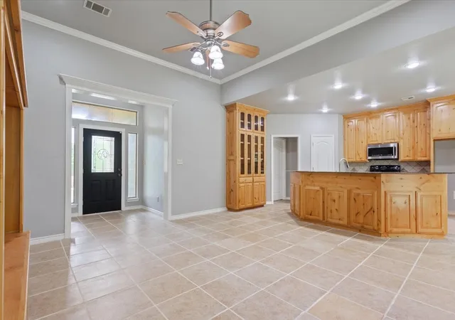 Photo 4 of Sale Pending at 140 Oak Ridge Loop, Whitney, TX 76692 | MLS# 21237385 | Listing updated on 2026-08-02
