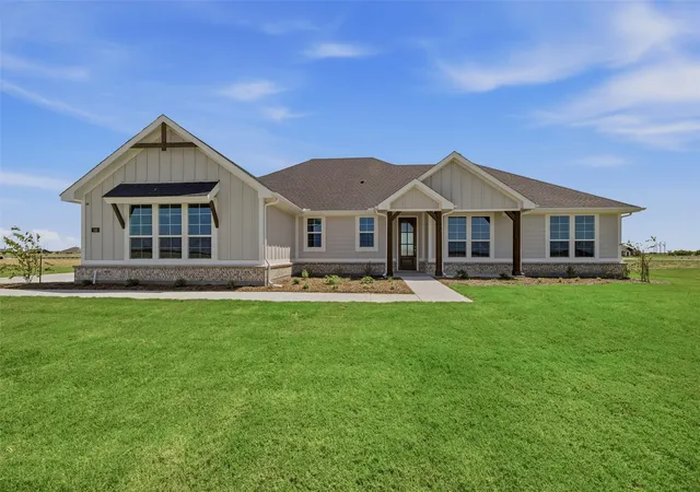 Photo 2 of Single family home for sale at 146 Aurora Ave, Valley View, TX 76272 | MLS# 21240469 | Listing updated on 2026-09-12