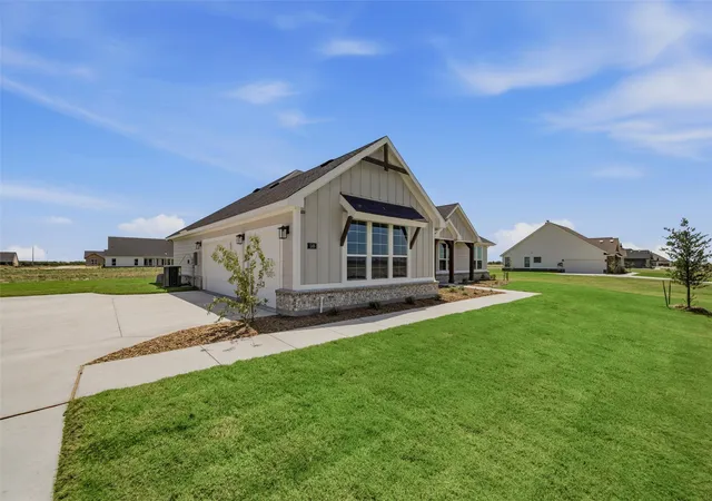 Photo 3 of Single family home for sale at 146 Aurora Ave, Valley View, TX 76272 | MLS# 21240469 | Listing updated on 2026-09-12