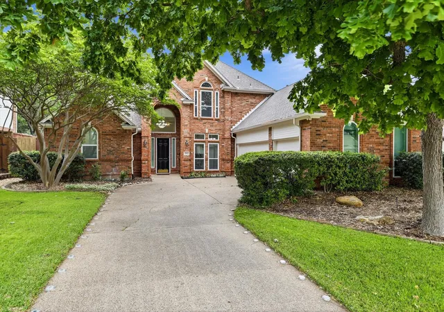 Photo 1 of Single family home for sale at 2105 Leeds Dr, Plano, TX 75025 | MLS# 21239527 | Listing updated on 2026-09-14