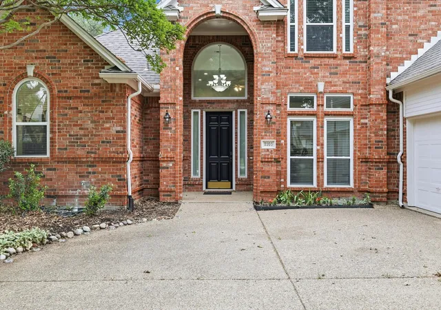Photo 2 of Single family home for sale at 2105 Leeds Dr, Plano, TX 75025 | MLS# 21239527 | Listing updated on 2026-09-14