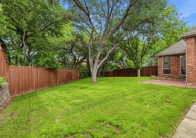 Photo 3 of Single family home for sale at 2105 Leeds Dr, Plano, TX 75025 | MLS# 21239527 | Listing updated on 2026-09-14