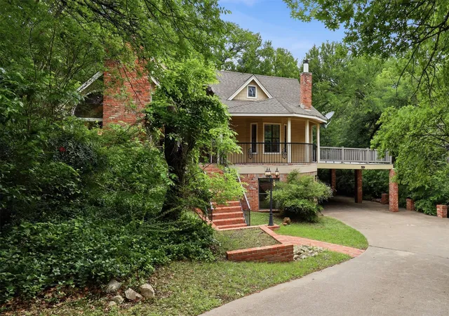 Single family home for sale at 1945 Bluebird Ave, Fort Worth, TX 76111 | MLS# 21239573