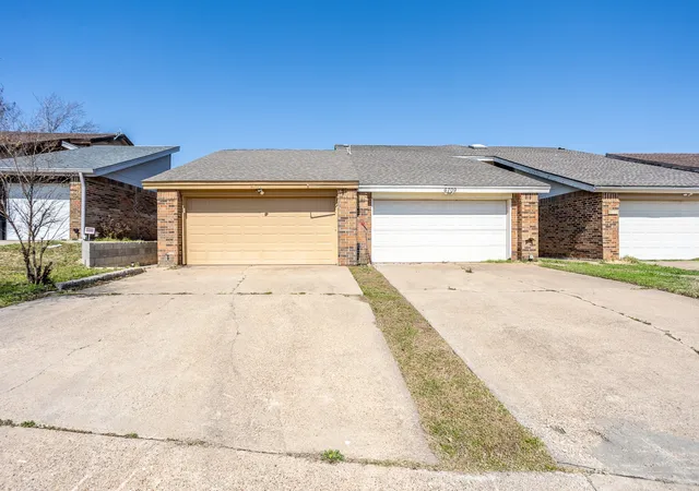 Photo 3 of Single family home for sale at 6707 Ports O Call Dr, Rowlett, TX 75088 | MLS# 21240565 | Listing updated on 2026-09-11