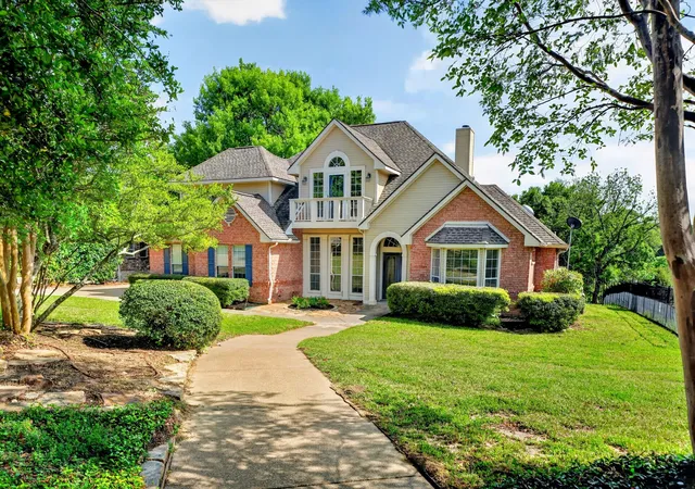 Photo 1 of Single family home for sale at 137 Shepherds Glen Rd, Rockwall, TX 75032 | MLS# 21238317 | Listing updated on 2026-09-11