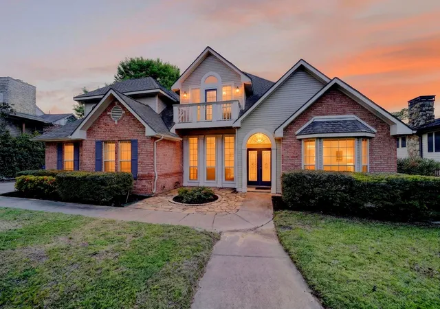 Photo 2 of Single family home for sale at 137 Shepherds Glen Rd, Rockwall, TX 75032 | MLS# 21238317 | Listing updated on 2026-09-11