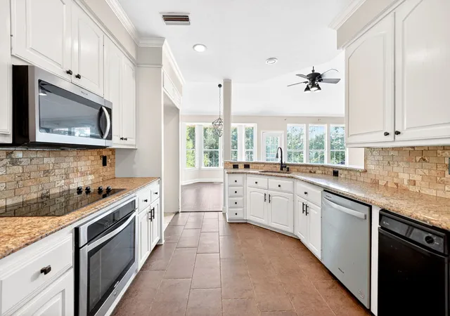 Photo 4 of Single family home for sale at 137 Shepherds Glen Rd, Rockwall, TX 75032 | MLS# 21238317 | Listing updated on 2026-09-11