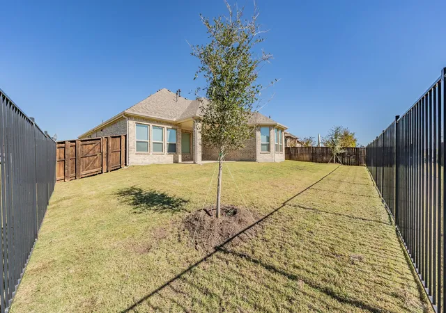 Photo 3 of Sale Pending at 11329 Bull Head Ln, Roanoke, TX 76262 | MLS# 21239800 | Listing updated on 2026-09-21