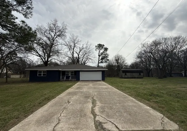 Photo 1 of Sale Pending at 410 Lone Star Rd, Trinidad, TX 75163 | MLS# 21238616 | Listing updated on 2026-09-09