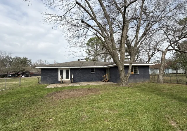 Photo 3 of Sale Pending at 410 Lone Star Rd, Trinidad, TX 75163 | MLS# 21238616 | Listing updated on 2026-09-09