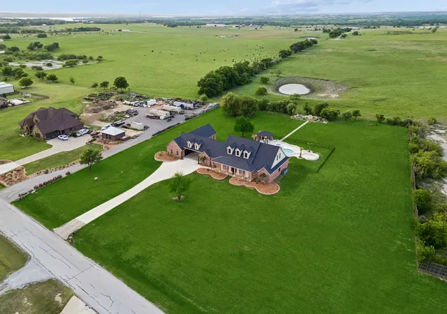 Photo 2 of Sale Pending at 4800 High Plains Ct, Fort Worth, TX 76179 | MLS# 21239969 | Listing updated on 2026-09-08