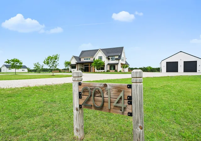 Photo 1 of Single family home for sale at 2014 W Elm Mott Dr, Waco, TX 76705 | MLS# 21211507 | Listing updated on 2026-09-17