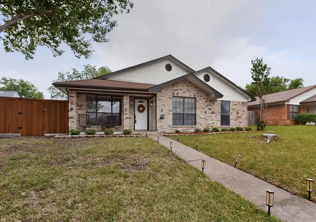 Photo 2 of Single family home for sale at 1508 Panola Dr, Mesquite, TX 75150 | MLS# 21232086 | Listing updated on 2026-09-13