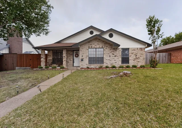 Photo 3 of Single family home for sale at 1508 Panola Dr, Mesquite, TX 75150 | MLS# 21232086 | Listing updated on 2026-09-13