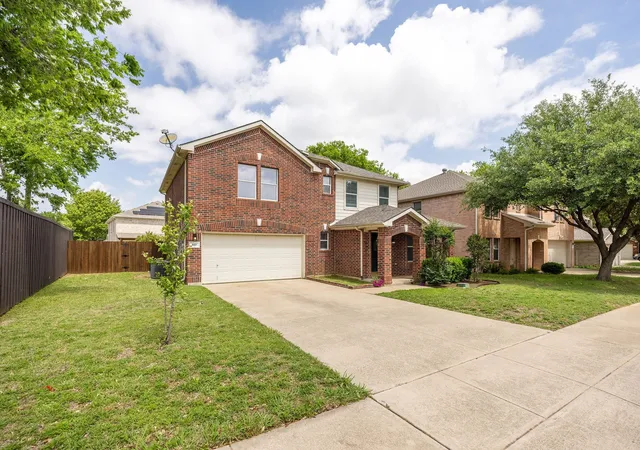 Photo 2 of Single family home for sale at 601 Amy Wy, Euless, TX 76039 | MLS# 21238805 | Listing updated on 2026-09-12
