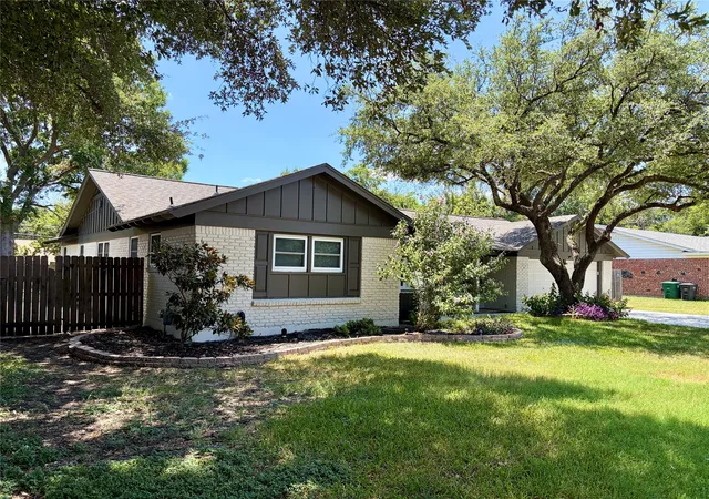 Photo 1 of Sale Pending at 5805 Wedgmont Cir N #N, Fort Worth, TX 76133 | MLS# 21241233 | Listing updated on 2026-08-01