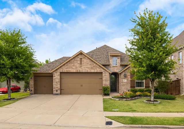 Photo 2 of Single family home for sale at 813 Esk Ave, Celina, TX 75009 | MLS# 21231792 | Listing updated on 2026-10-06