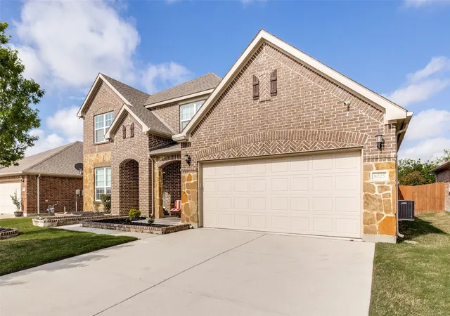 Photo 3 of Single family home for sale at 8025 Ponwar Dr, Fort Worth, TX 76131 | MLS# 21241759 | Listing updated on 2026-09-13