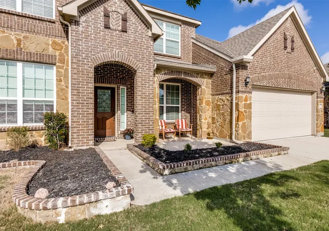 Photo 4 of Single family home for sale at 8025 Ponwar Dr, Fort Worth, TX 76131 | MLS# 21241759 | Listing updated on 2026-09-13
