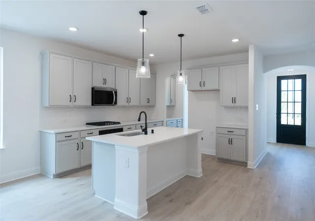 Photo 4 of Single family home for sale at 8744 Treeline Pkwy, Justin, TX 76247 | MLS# 21241881 | Listing updated on 2026-09-13