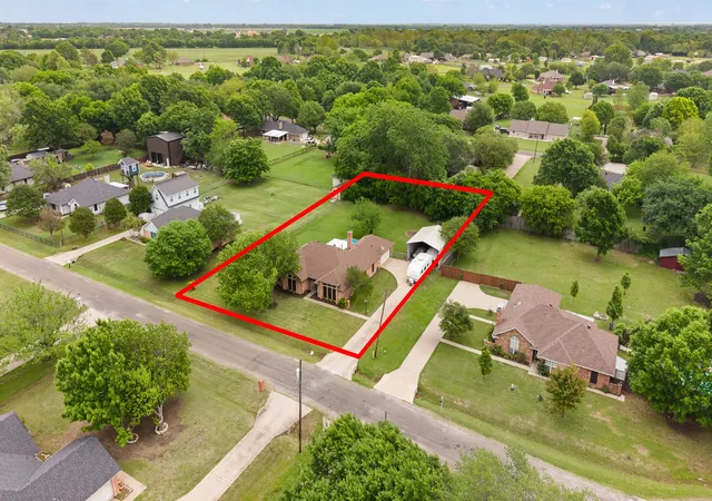 Photo 2 of Single family home for sale at 314 Clay Ln, Red Oak, TX 75154 | MLS# 21241523 | Listing updated on 2026-09-10