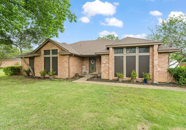 Photo 4 of Single family home for sale at 314 Clay Ln, Red Oak, TX 75154 | MLS# 21241523 | Listing updated on 2026-09-10