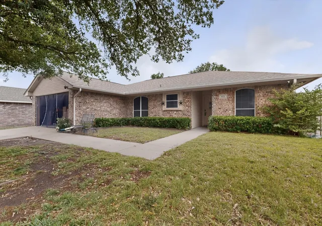 Photo 1 of Single family home for sale at 412 Tara Ln, Red Oak, TX 75154 | MLS# 21239492 | Listing updated on 2026-09-12