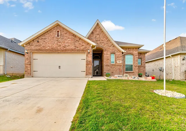 Photo 1 of Single family home for sale at 1445 Eagle Nest Dr, Azle, TX 76020 | MLS# 21226879 | Listing updated on 2026-09-08