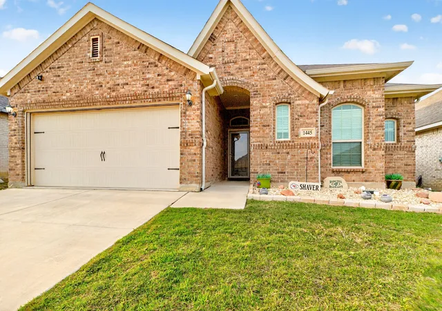 Photo 2 of Single family home for sale at 1445 Eagle Nest Dr, Azle, TX 76020 | MLS# 21226879 | Listing updated on 2026-09-08