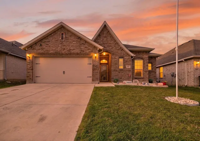 Photo 3 of Single family home for sale at 1445 Eagle Nest Dr, Azle, TX 76020 | MLS# 21226879 | Listing updated on 2026-09-08