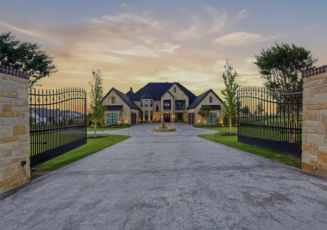 Photo 2 of Mansion for sale at 137 Angelina Dr, Aledo, TX 76008 | MLS# 21242325 | Listing updated on 2026-10-20