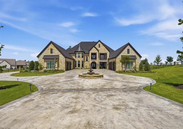 Photo 3 of Mansion for sale at 137 Angelina Dr, Aledo, TX 76008 | MLS# 21242325 | Listing updated on 2026-10-20