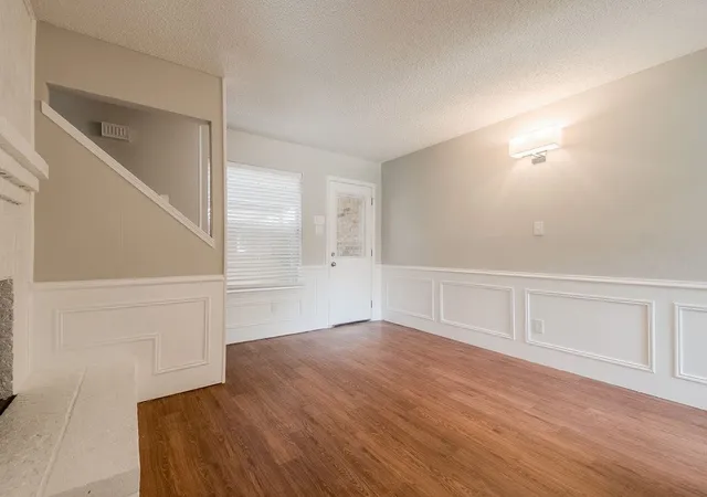 Photo 3 of Townhouse for sale at 520 Pecan Acres Ct, Arlington, TX 76013 | MLS# 21238615 | Listing updated on 2026-09-11