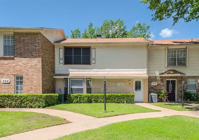 Photo 3 of Townhouse for sale at 520 Pecan Acres Ct, Arlington, TX 76013 | MLS# 21238615 | Listing updated on 2026-09-11