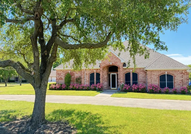 Photo 1 of Single family home for sale at 10524 Live Oak, Forney, TX 75126 | MLS# 21237010 | Listing updated on 2026-09-15