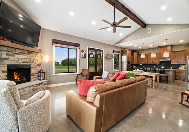 Photo 4 of Single family home for sale at 815 Cr 12550, Paris, TX 75462 | MLS# 21241743 | Listing updated on 2026-09-14