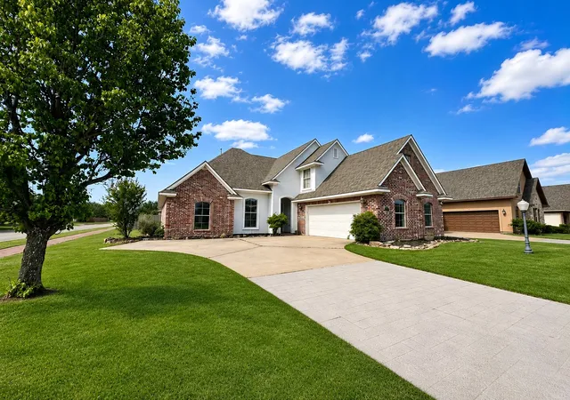 Photo 3 of Single family home for sale at 798 Dumaine Dr, Bossier City, LA 71111 | MLS# 21242645 | Listing updated on 2026-09-14