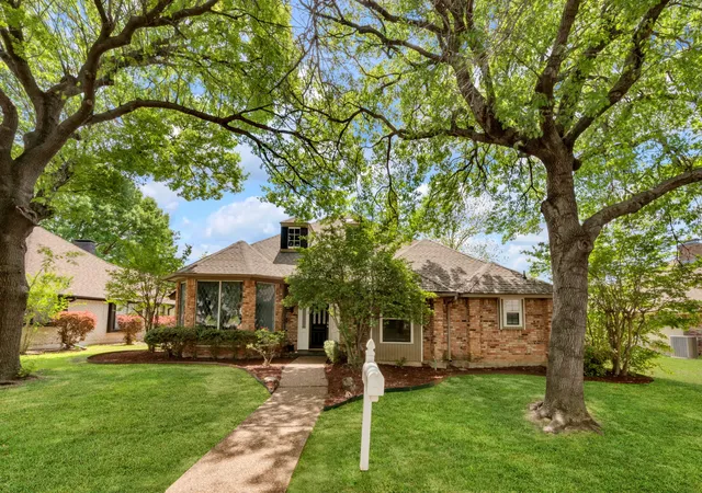 Photo 3 of Single family home for sale at 6214 Liberty Hl, Dallas, TX 75248 | MLS# 21242875 | Listing updated on 2026-09-10