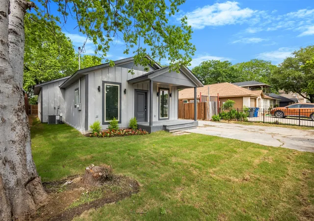 Photo 1 of Single family home for sale at 715 Ezekial Ave, Dallas, TX 75217 | MLS# 21240422 | Listing updated on 2026-09-29