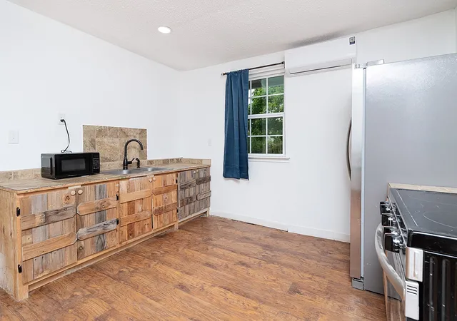 Photo 3 of Single family home for sale at 607 W 6th St, Brady, TX 76825 | MLS# 21235731 | Listing updated on 2026-09-12