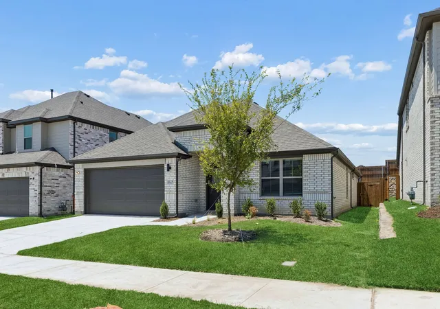 Photo 3 of Single family home for sale at 715 Summerberry Dr, Mc Kinney, TX 75071 | MLS# 21243161 | Listing updated on 2026-09-09