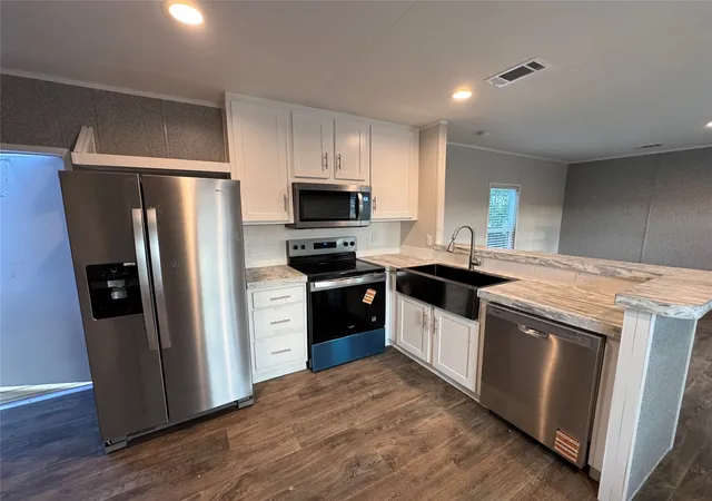 Photo 2 of Manufactured home for sale at 2225 Woodview Trl, Granbury, TX 76048 | MLS# 21235840 | Listing updated on 2026-09-14