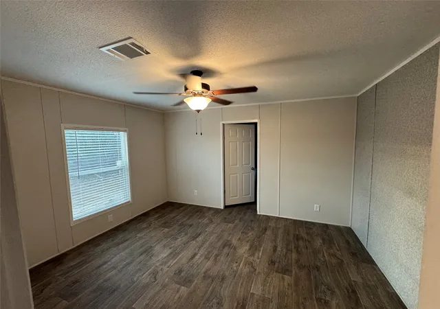 Photo 3 of Manufactured home for sale at 2225 Woodview Trl, Granbury, TX 76048 | MLS# 21235840 | Listing updated on 2026-09-14