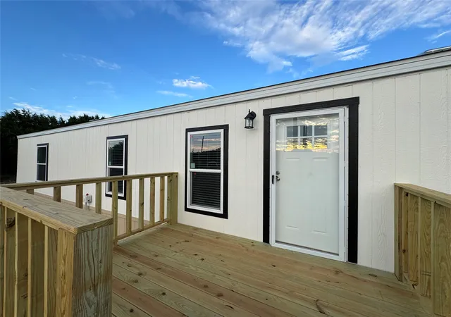 Photo 4 of Manufactured home for sale at 2225 Woodview Trl, Granbury, TX 76048 | MLS# 21235840 | Listing updated on 2026-09-14