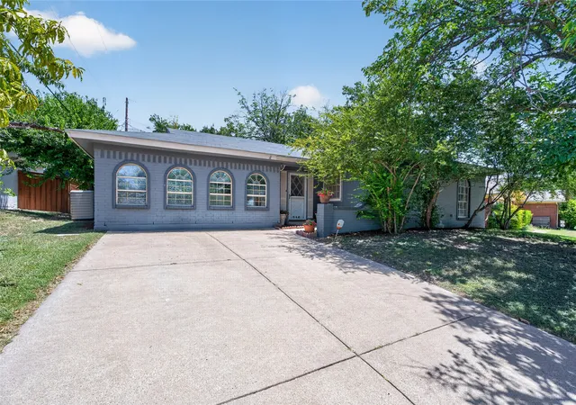 Photo 1 of Single family home for sale at 216 Rolling Hills Dr, Aledo, TX 76008 | MLS# 21240447 | Listing updated on 2026-09-04