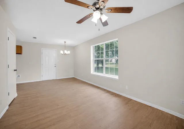 Photo 4 of Single family home for sale at 808 Park St, Commerce, TX 75428 | MLS# 21238594 | Listing updated on 2026-09-08