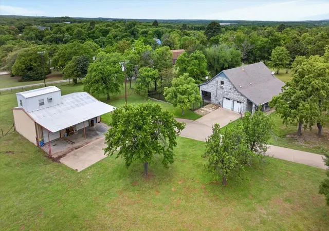 Photo 4 of Single family home for sale at 4609 Slayton Rd, Cleburne, TX 76031 | MLS# 21242357 | Listing updated on 2026-07-28